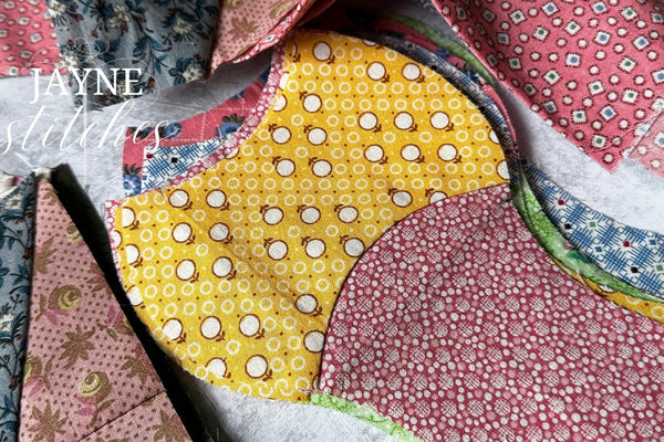 Hand piecing curved seams for an Apple Core quilt block