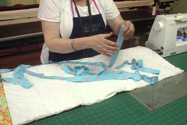 How To Bind a Quilt on a Sewing Machine with Jenny Doan of Missouri Star (Instructional Video)