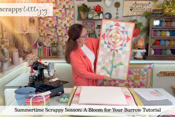 A scrappy bloom mini quilt tutorial for summer
