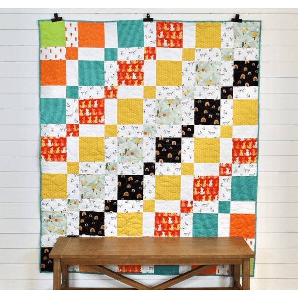 Canine Creations キルトキット - Art Gallery の「Pooch Patch」コレクション - トップ生地、バインディング、わかりやすいパターンが付属 - 初心者に最適
