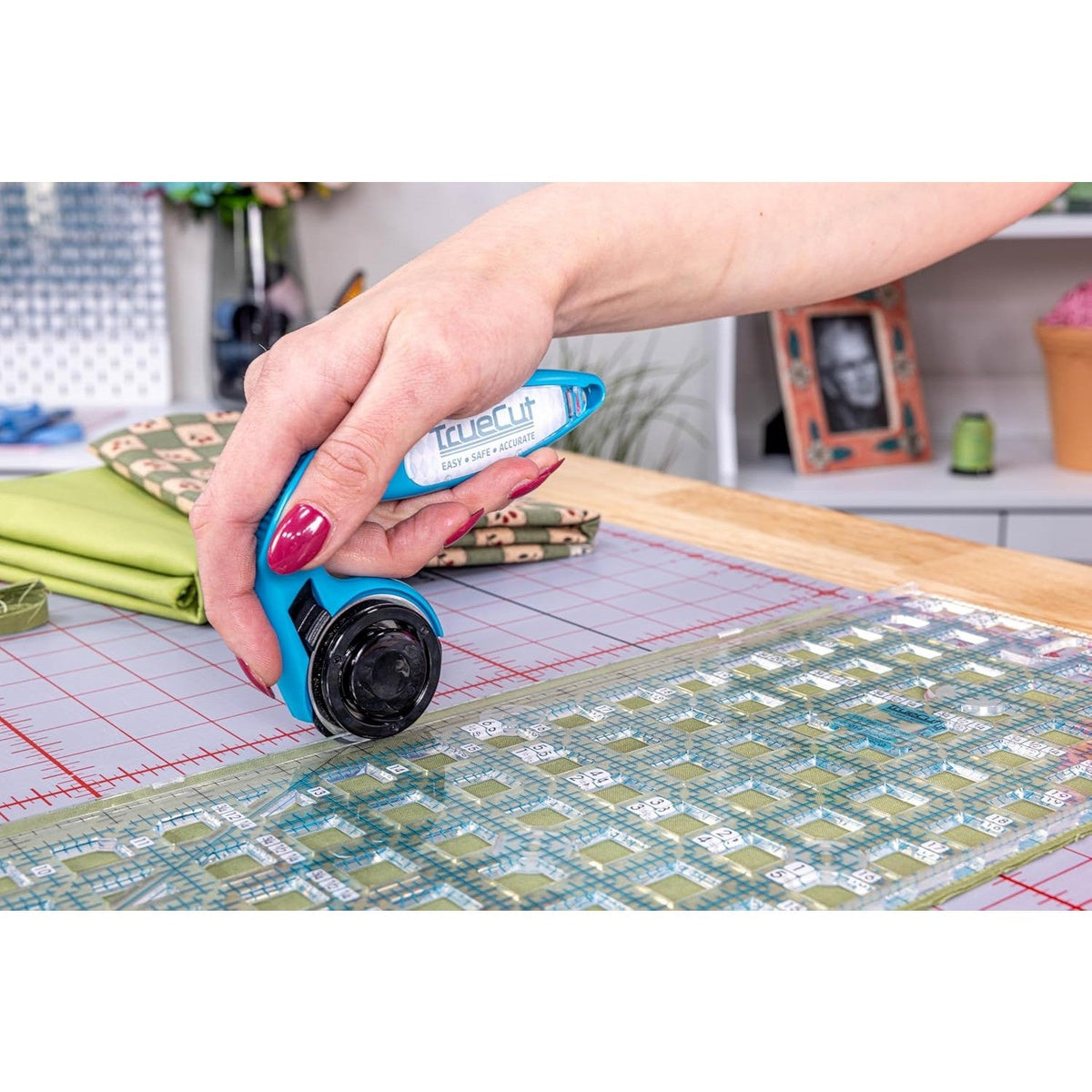 TrueCut Quilter's Combo with 45mm My Comfort rotary cutter, 6.5 x 24.5 inch ruler and TrueGrips non-slip strips