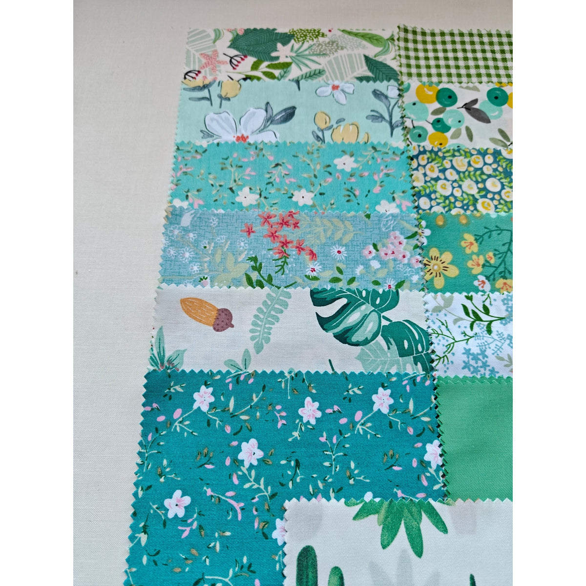 Charm-pack 240pcs - 5" Square Precuts - Morning Mist Collection