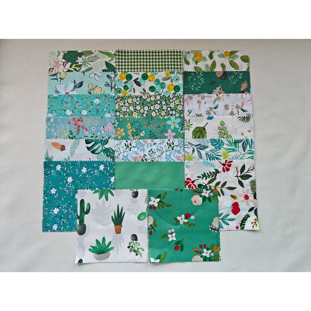 Charm-pack 240pcs - 5" Square Precuts - Morning Mist Collection
