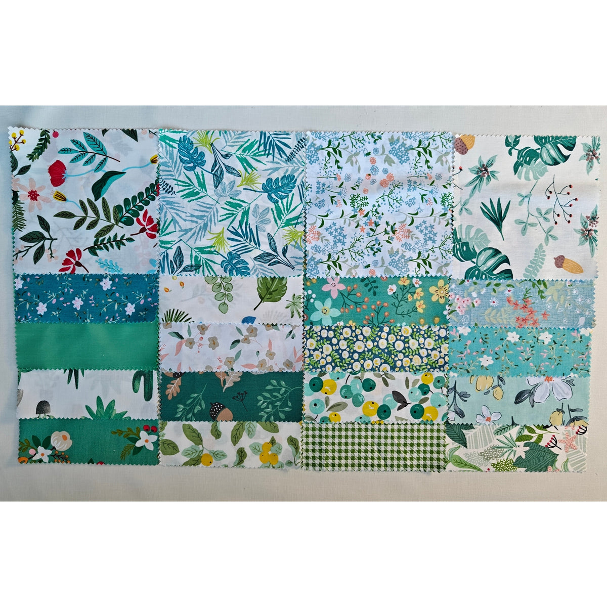 Charm-pack 240pcs - 5" Square Precuts - Morning Mist Collection