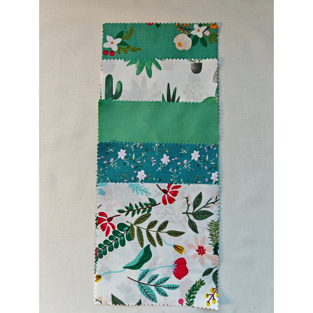 Charm-pack 240pcs - 5" Square Precuts - Morning Mist Collection