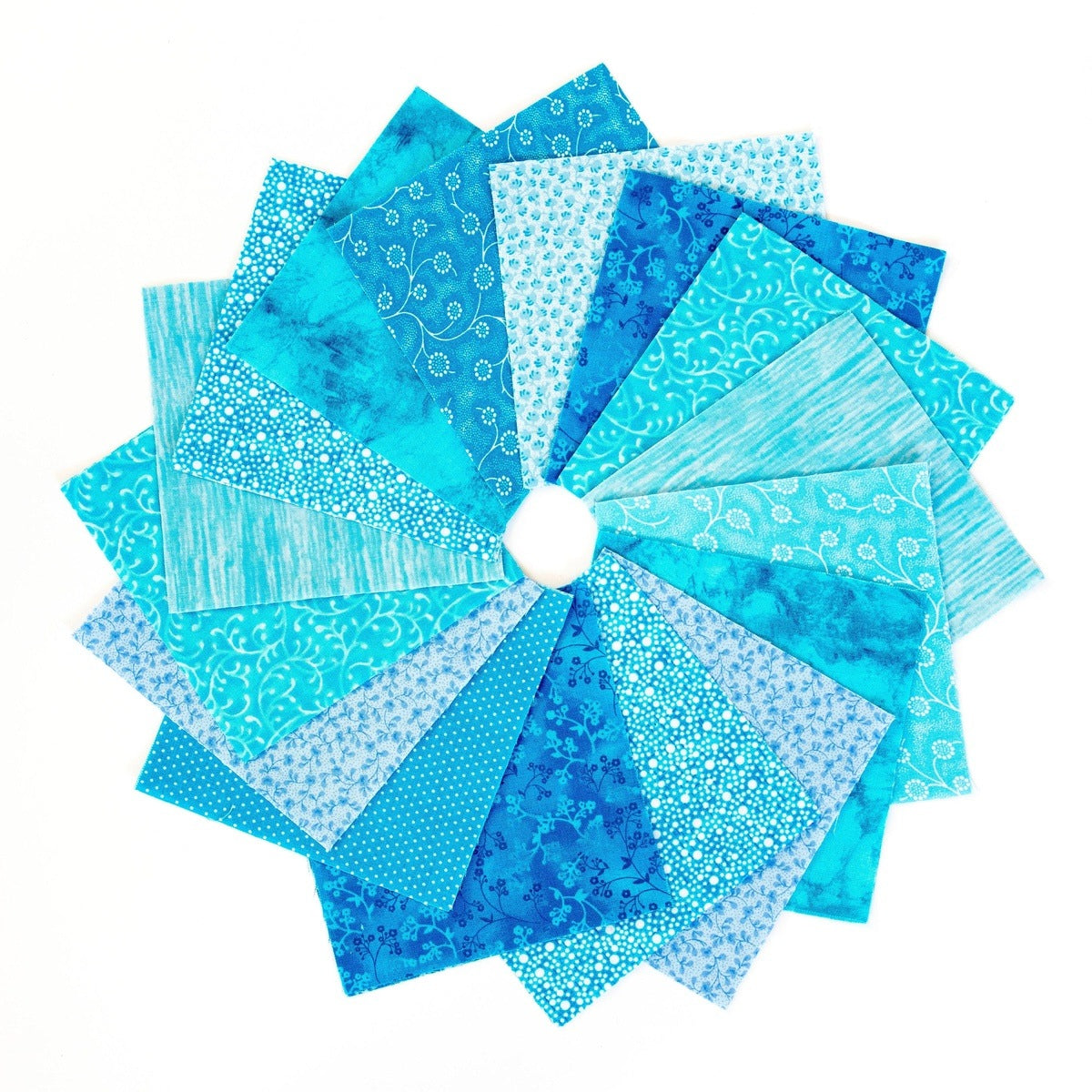 It's All Turquoise 90-teiliges Charm-Pack mit vorgeschnittenen 5-Zoll-Quadraten, 100 % Baumwollstoff, Steppdecke, blau, Ton-in-Ton
