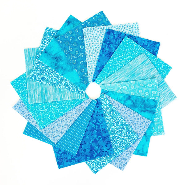 It's All Turquoise 90-teiliges Charm-Pack mit vorgeschnittenen 5-Zoll-Quadraten, 100 % Baumwollstoff, Steppdecke, blau, Ton-in-Ton