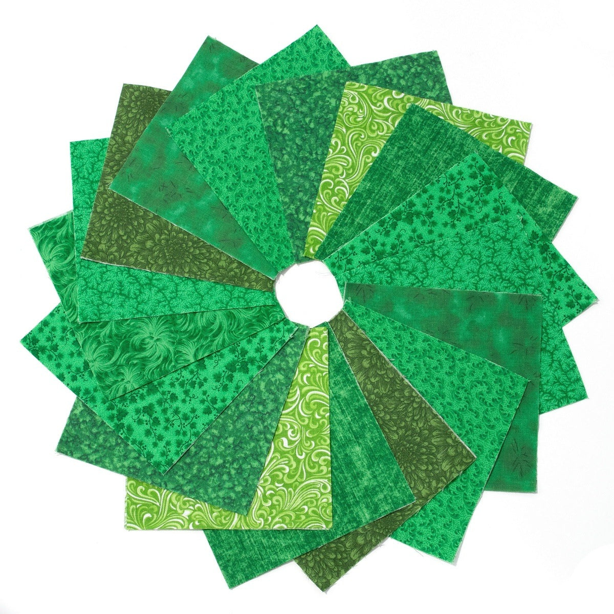 It's All Green 90-teiliges Charm Pack mit vorgeschnittenen 5"-Quadraten, Steppdecke aus 100 % Baumwolle, Grün, Ton-in-Ton