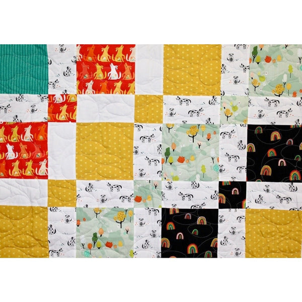 Canine Creations キルトキット - Art Gallery の「Pooch Patch」コレクション - トップ生地、バインディング、わかりやすいパターンが付属 - 初心者に最適